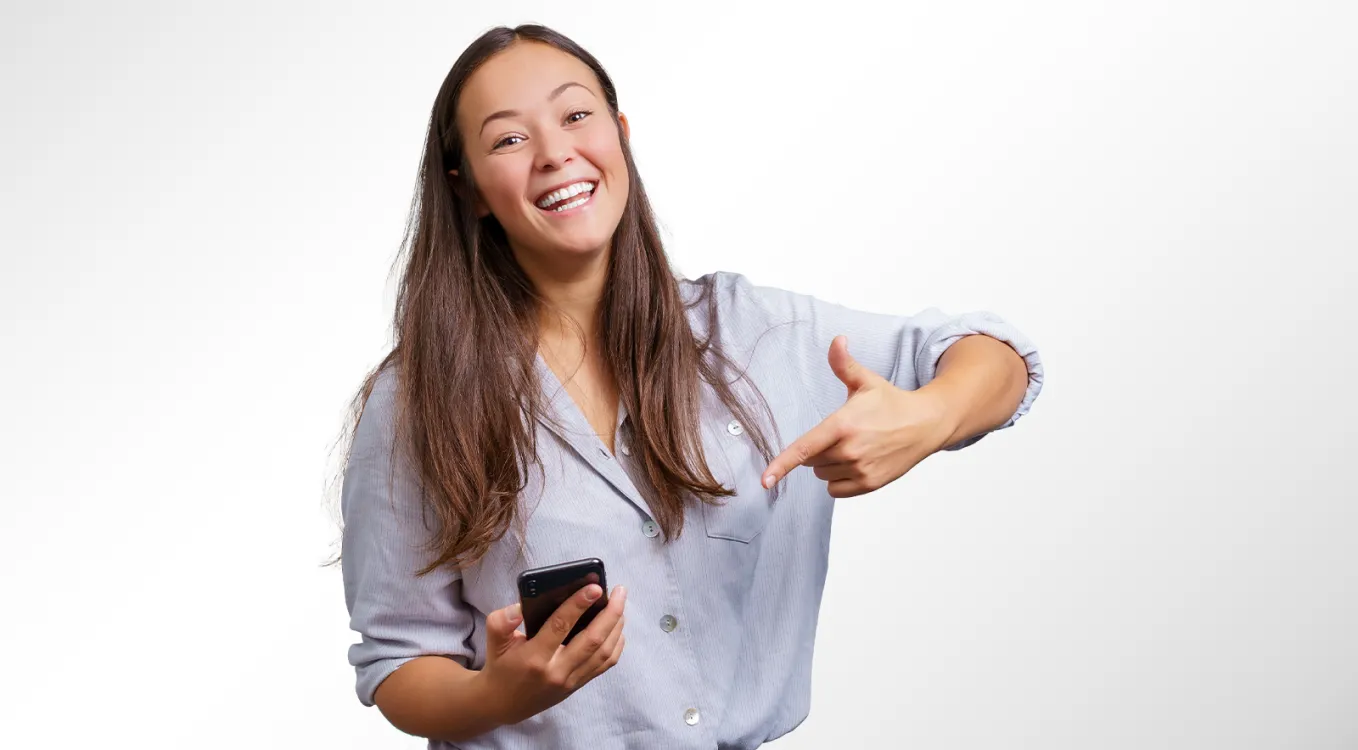 Frau mit Smartphone