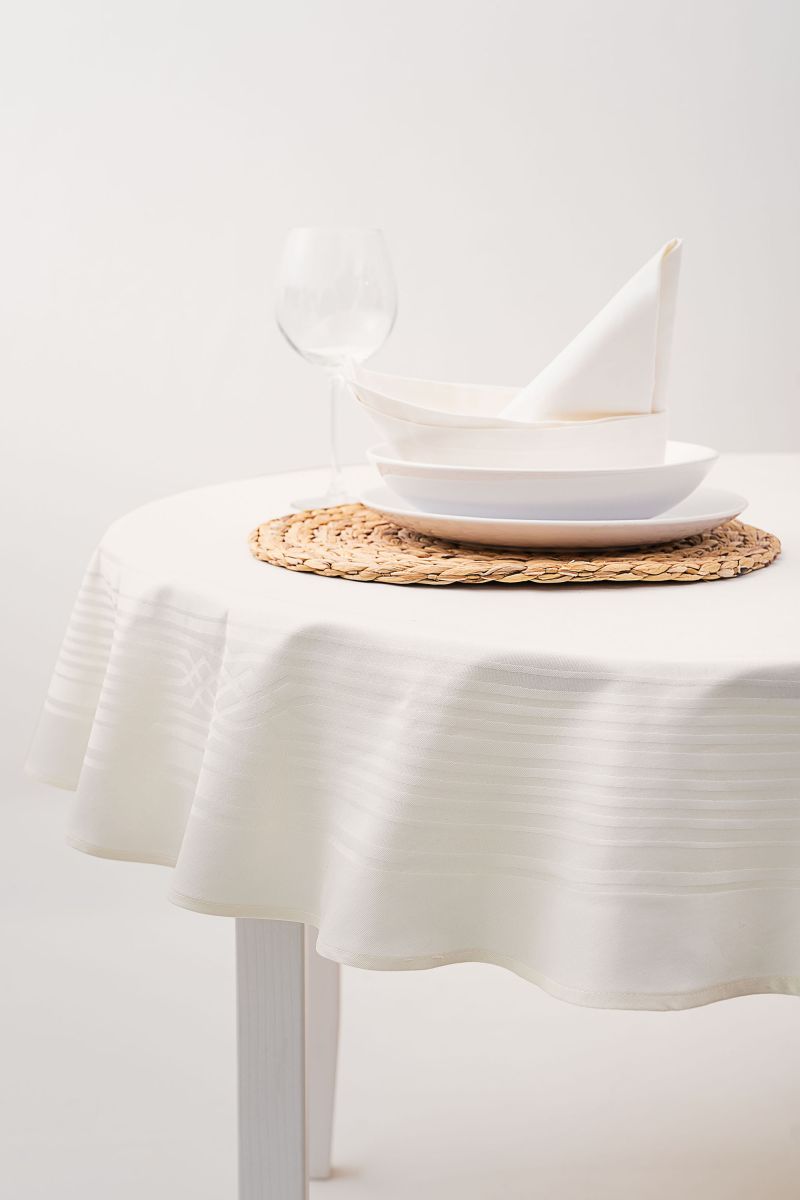 Runde Damasttischdecke von Lysel - Ornamentdesign #2M